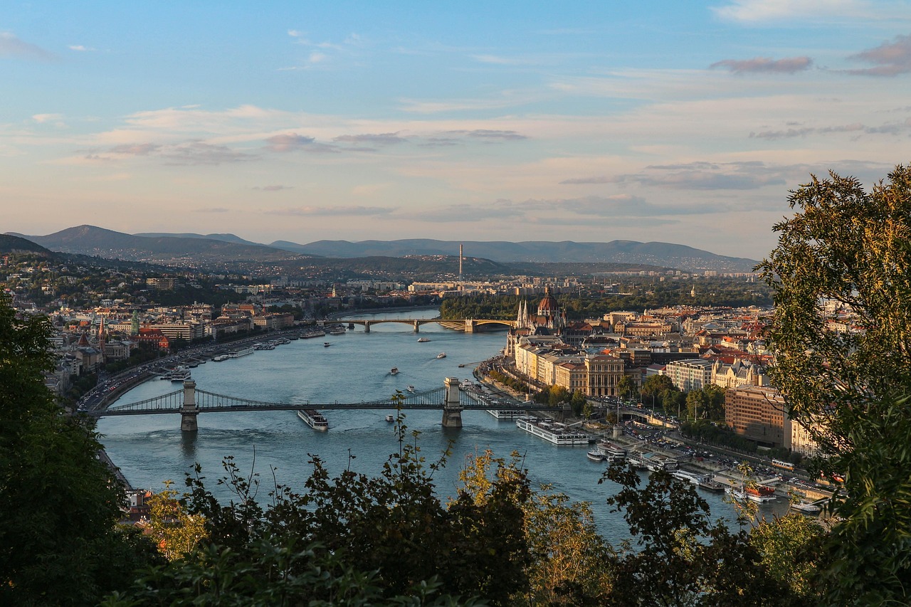 Panoramski pogled na Budimpe&scaron;tu i Dunav